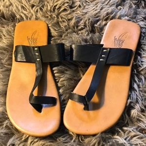 Leather thong sandals. Saiant brand. Size 7.5